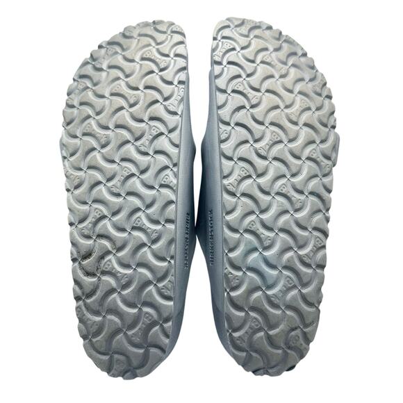 Birkenstock | Women | Arizona Essentials Metallic Silver Light Sandals | 9-9.5 - Picture 6 of 15